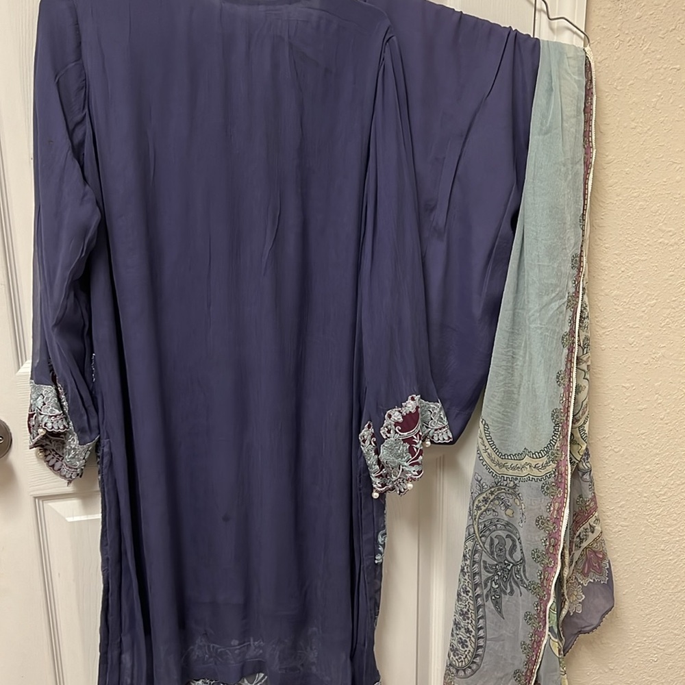 Shalwar Kameez- Elegant Embroidered Long Sleeve Dress - Blue and Red, Size Large - Picture 9 of 9
